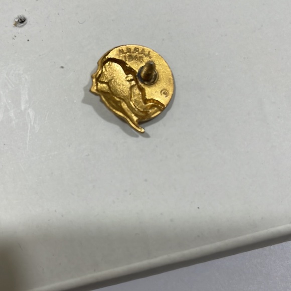 Vintage republican party pin with no backing - Picture 3 of 3